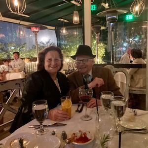 Meet your Posher, Bedrije